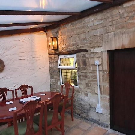Quirky Cottage - Dogs Welcome Коршам Екстериор снимка